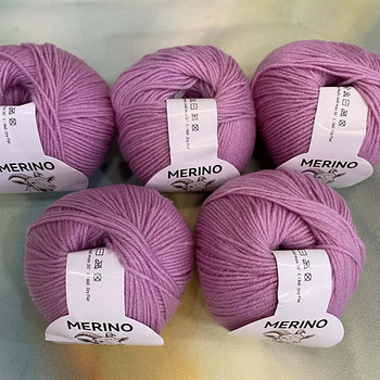 Пряжа из мериносовой шерсти — 5 клубков. Всего 250 г.