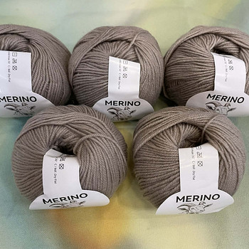 Пряжа из мериносовой шерсти — 5 клубков. Всего 250 г.
