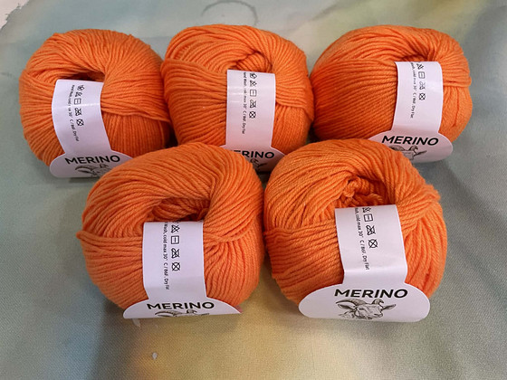 Пряжа из мериносовой шерсти — 5 клубков. Всего 250 г. 100%