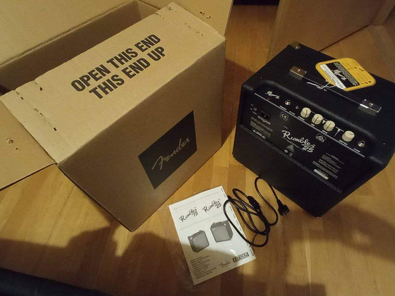 FENDER RUMBLE 25 V3 басовый комбоусилитель