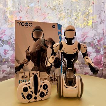 Робот YCOO NEO на пульте управления