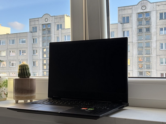 HP OMEN 16 / Ryzen 7 7840HS / RTX 4070 / 32GB DDR5 / 1TB SSD