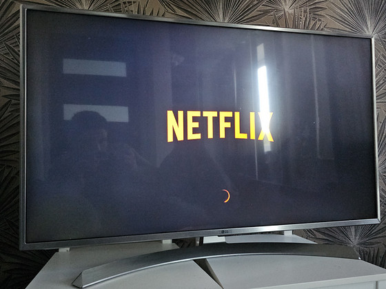 LG 43"