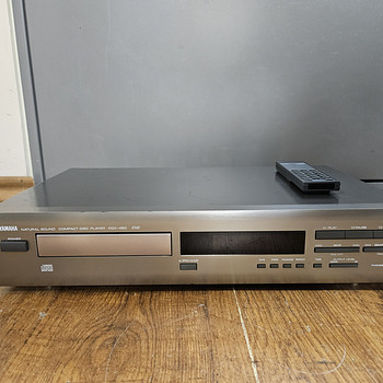 Yamaha CDX-450 HiFi Natural Sound CD-mängija.