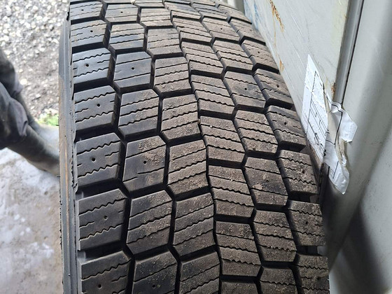 Müüa veoauto rattad