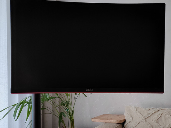 Продам LCD монитор в хорошем состоянии с подставкой.