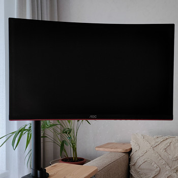 Müüa heas korras LCD monitor koos jalaga.