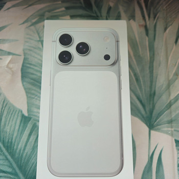 Apple iPhone 17 Pro 256GB Silver — НОВЫЙ / НЕ ОТКРЫТ