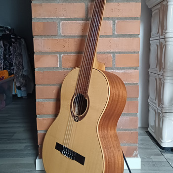 Качественная классическая гитара LAG Occitania OC70