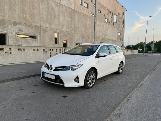 Takso auto rent Toyota Hybrid LPG