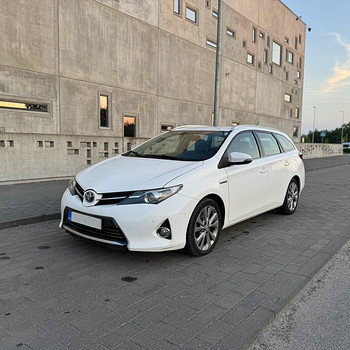 Takso auto rent Toyota Hybrid LPG