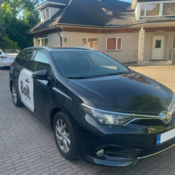Takso auto rent Toyota Hybrid LPG
