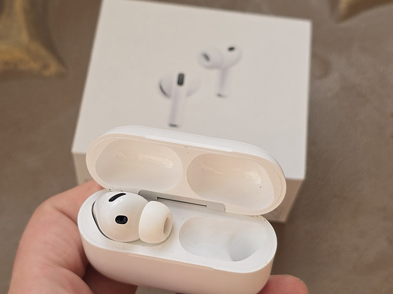 Apple AirPods Pro 3 – vasak kõrvaklapp + laadimiskarp + karp