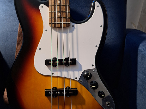 Bass kitarr