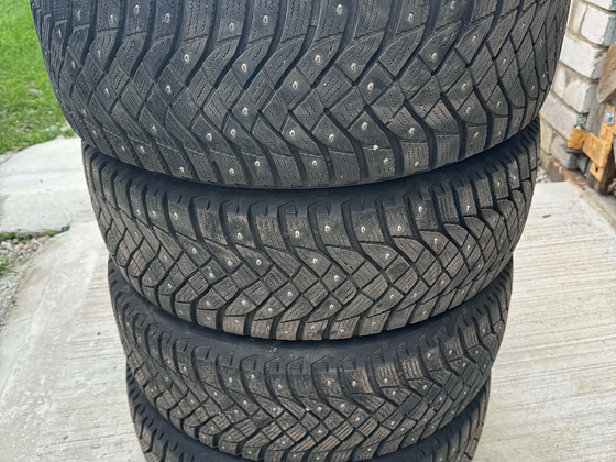 Шипованные шины GoodYear 205/55 R17