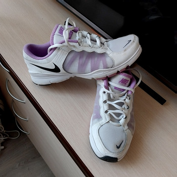 Женские кроссовки Nike