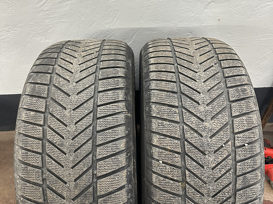 255/50/19 M+S Vredestein.