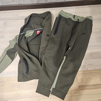 Nike tech fleese