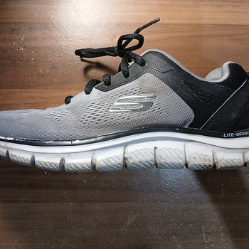 Müüa korralikud sporditossud (Skechers)