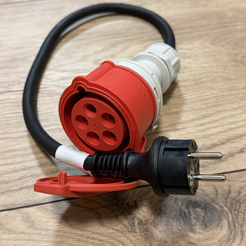 Adapter tavapistikust tööstuspistikusse CEE to Schuko