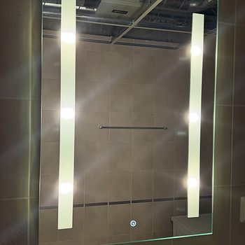 LED-valgustusega vannitoapeegel 50 x 70 cm
