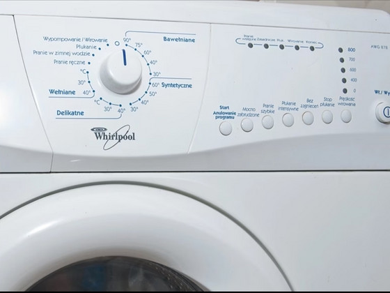 Pesumasin Whirlpool AWG878