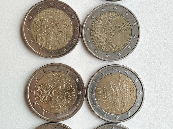 Продам 2-х евровые монеты