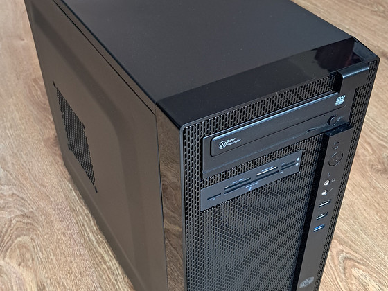 Cooler Master N200 / Gigabyte P450B