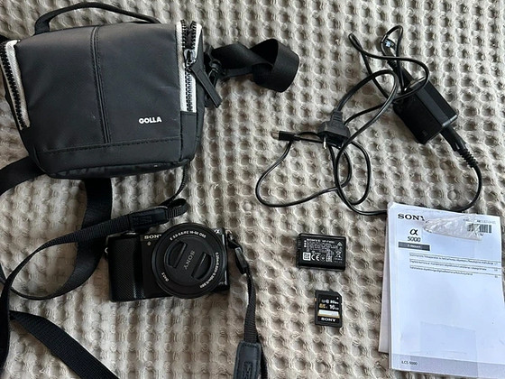 Sony a5000 + камера 16-50mm + сумка