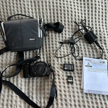 Sony a5000 + камера 16-50mm + сумка