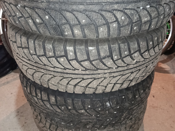 Talverehvid naastudega 235/65/R18