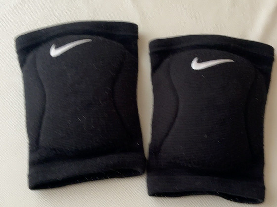 Nike põlvekaitsmed / kompressioonilised põlvekaitsmed — paar