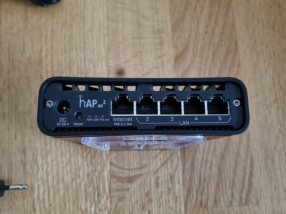 Продам Wi‑Fi роутер MikroTik hAP ax2