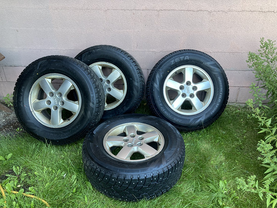 Jeep R17 5x127 + 265/70R17 naastrehvid