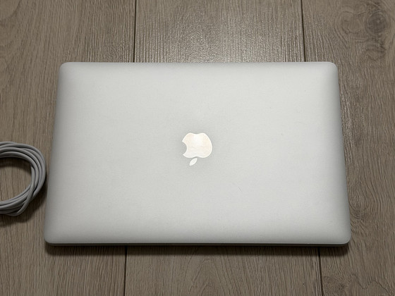 Apple Macbook Pro 13 M1 8/256GB Silver INT в хорошем состоянии!