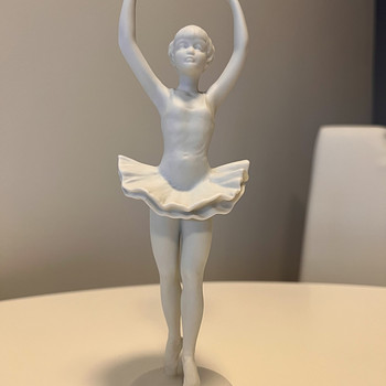 AK Kaiser nr 529 biskviitportselanist baleriini figuur