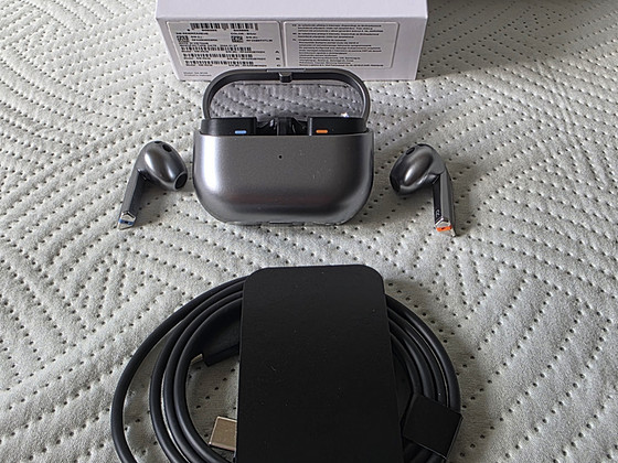 Продам Samsung Galaxy Buds3 Silver
