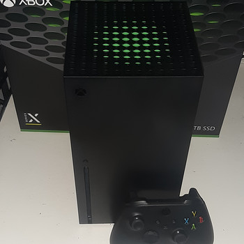 XBOX SERIES X 1TB + GAMEPAD + 2 GAMES (metro exodus, grid 2)