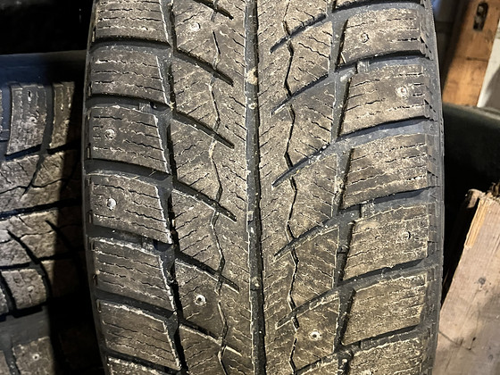 Шипованные шины 225/55 R17 (4 шт.)