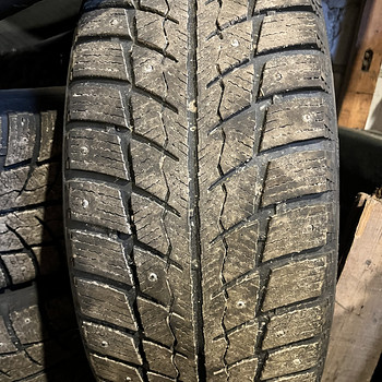 Шипованные шины 225/55 R17 (4 шт.)