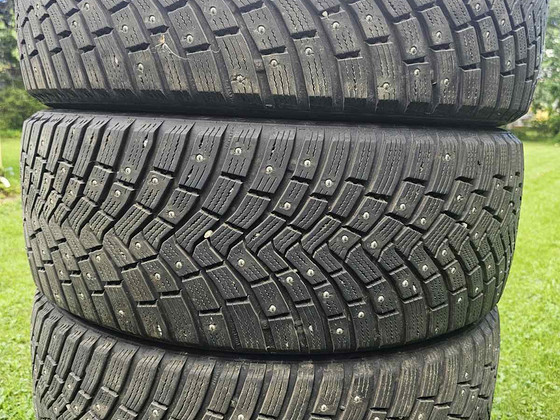 Зимние шины Continental 235/45r20