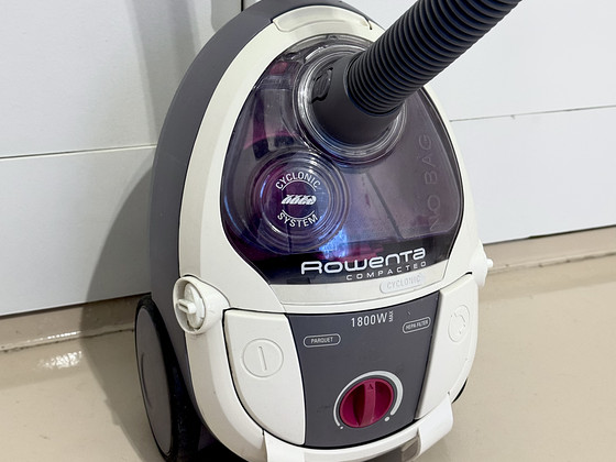 Võimas tolmuimeja Rowenta Cyclonic 1800w (tolmukonteiner)