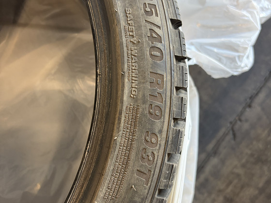 225/40 R19 шипованная шина