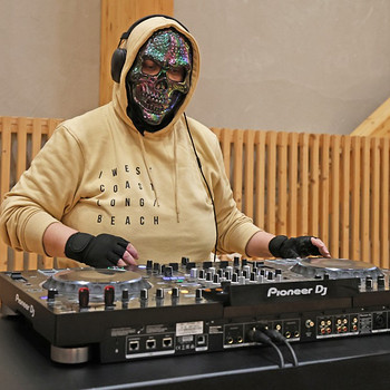 Диджей