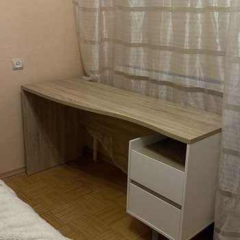 Kirjutuslaud heas seisukorras