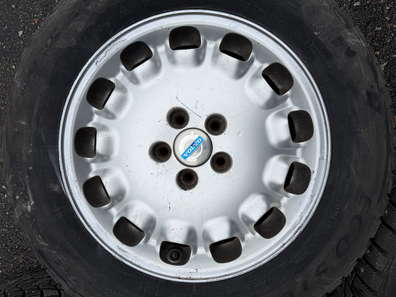 16" оригинальные диски Volvo 5x108 + шипованные шины 215/65/16