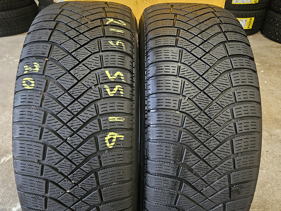 215 55 R 16 Pirelli Winter Ice Zero