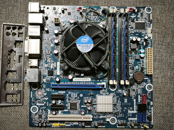 Материнская плата Intel desktop board