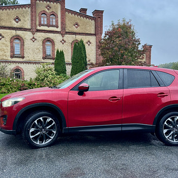 Продаётся полноприводный городской внедорожник Mazda CX-5