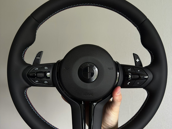 BMW F SEERIA M ROOL MUSTA VÄRVI